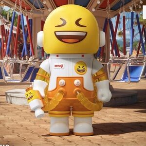 POP MART 100% Mega Space Molly Emoji Series OPEN BOX- LMAO